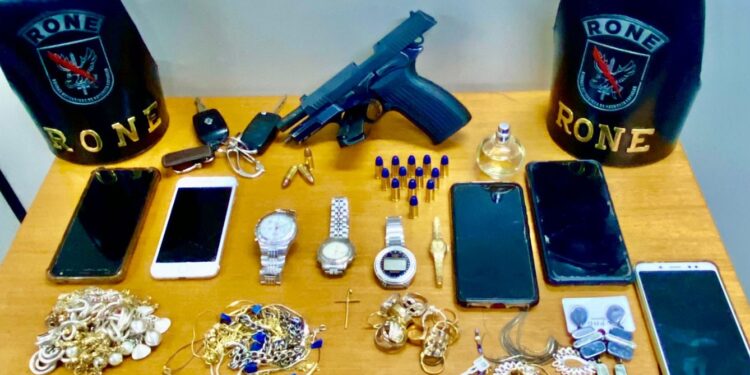 Após roubo a residência, RONE prende criminosos e recupera itens e carros roubados