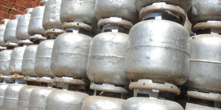 Petrobras anuncia queda de 21,3% no preço do gás de cozinha