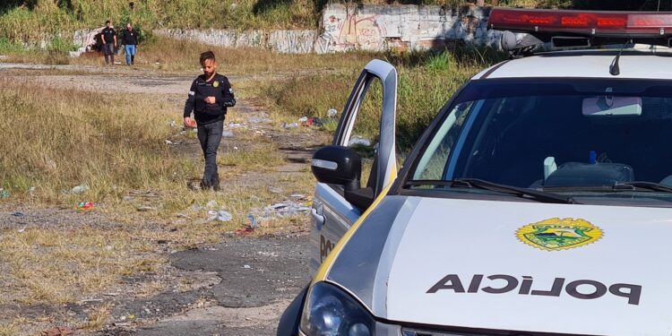 Divisão de Homicídios busca imagens de câmeras que possam ajudar na elucidação da morte de vítima que teve o corpo queimado em Curitiba