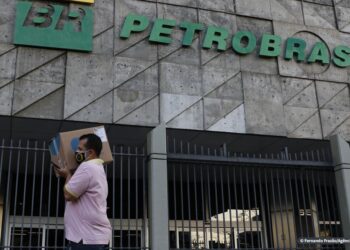 Petrobras reduz em R$ 0,44 valor do diesel e em R$ 0,40 o da gasolina