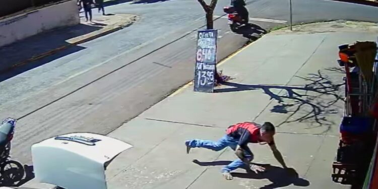 Rapaz que saiu da cadeia no Dia das Mães é perseguido e executado a tiros, veja o vídeo