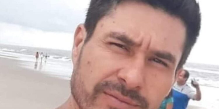 Homem é assassinado a tiros após sair de culto