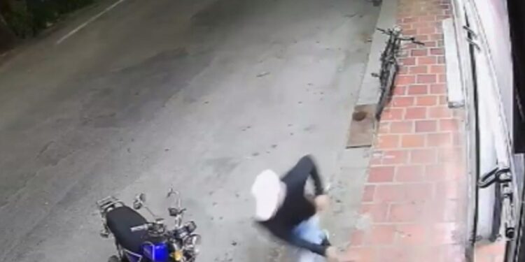 Vídeo de homem que jogou granada em bar e deixou 8 feridos não foi registrado no Brasil, veja o vídeo