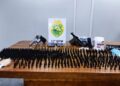 PM detém dupla, apreende armas e drogas na RMC
