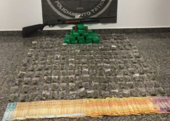 Guarda Municipal vai atender perturbação do sossego e estoura biqueira de drogas