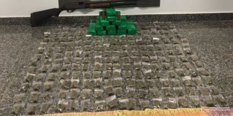 Guarda Municipal vai atender perturbação do sossego e estoura biqueira de drogas