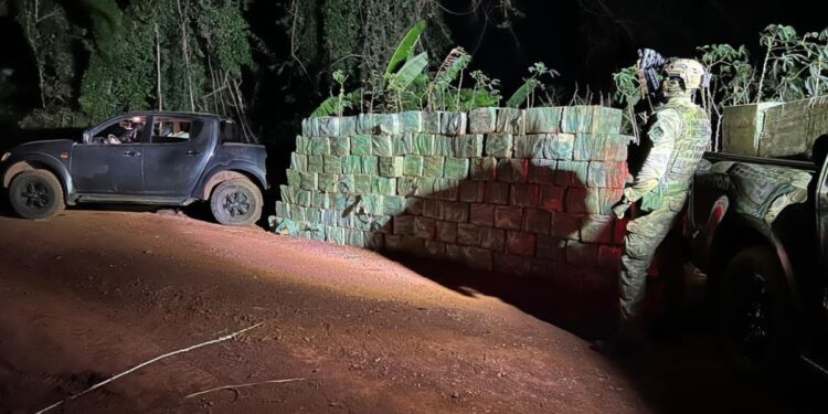 Polícia Militar e Federal apreendem mais de 4 toneladas de maconha no Paraná