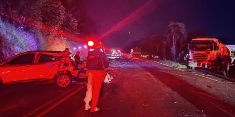 Caminhão sem freio provoca tragédia na BR-277