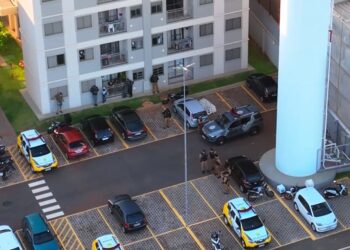 Polícia vai cumprir mandado judicial e é recebida a tiros; indivíduo morreu no confronto