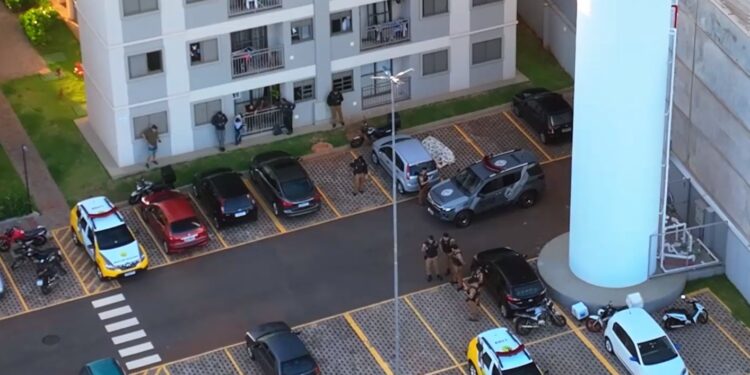 Polícia vai cumprir mandado judicial e é recebida a tiros; indivíduo morreu no confronto