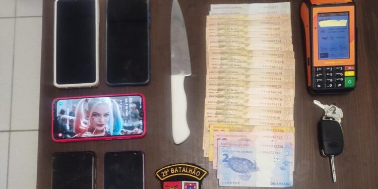 Após programa amoroso na RMC, homem tem carro invadido por mulheres e travestis e vive momentos de terror em assalto