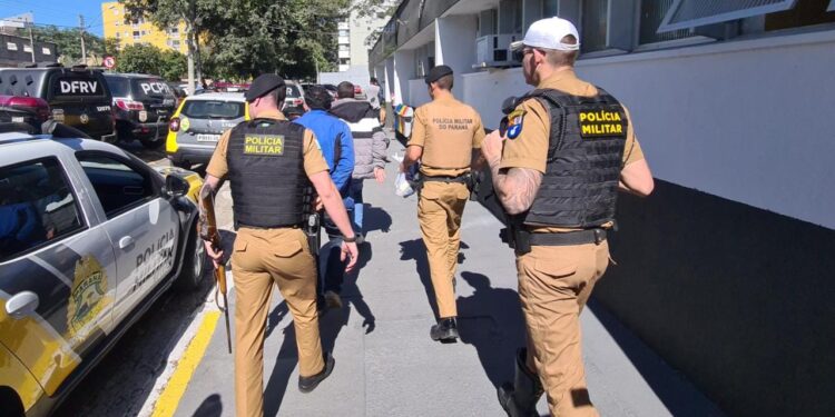 Caminhão de mudança carregado de motos adulteradas é flagrado em Curitiba