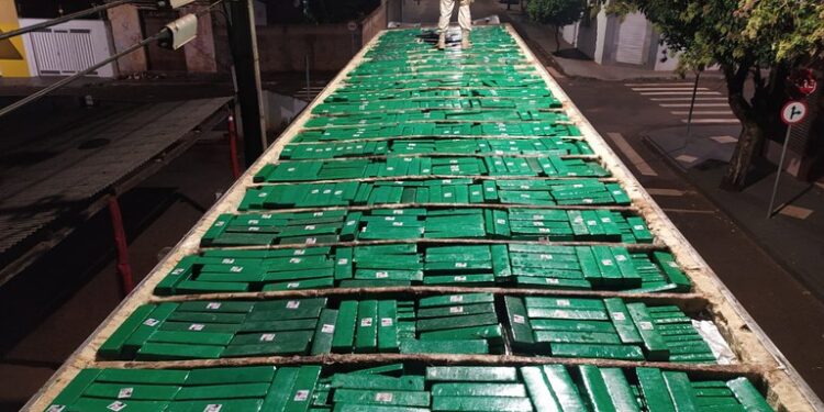 PRF apreende mais de 3 toneladas de maconha em menos de 24 horas