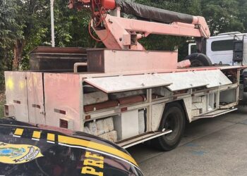 PRF flagra drogas em veículos de empresas paranaenses do ramo elétrico; 3,5 toneladas de drogas foram apreendidas