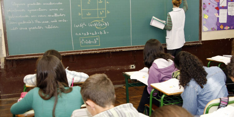 Concurso para professores do Estado tem mais de 76 mil inscritos; provas serão em junho