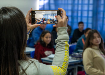 Tecnologia de reconhecimento facial na chamada chega a 1,6 mil colégios da rede estadual