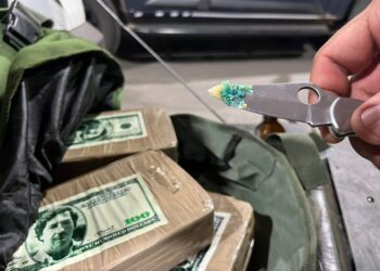 PRF apreende cocaína marcada com “nota de Dólar do Pablo Escobar”