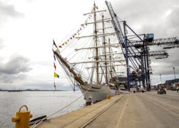 Marinha do Brasil e Portos do Paraná convidam população para visitar o veleiro Cisne Branco