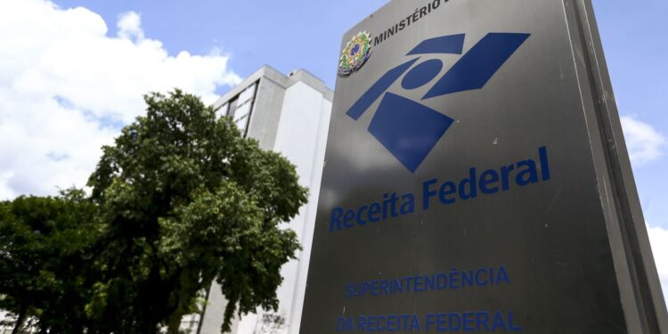 Receita Federal combate esquema envolvendo falsas deduções com saúde na Declaração do Imposto de Renda