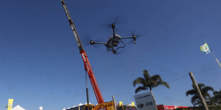 Após desligamentos, Copel dá dicas para evitar acidentes com drones na rede elétrica