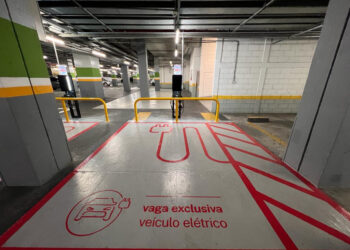 Shopping Curitiba inaugura vagas de estacionamento com recarga para carro elétrico