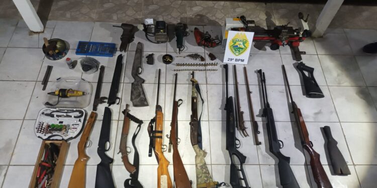 Polícia Militar prende mulher suspeita de fabricar armas de fogo na Região Metropolitana de Curitiba