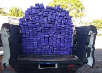 Polícia Militar apreende 186 quilos de drogas em veículo na PR-480