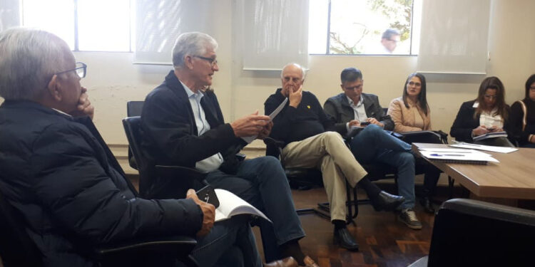 Conselho de sanidade agropecuária alerta sobre cuidados para a gripe aviária