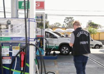 Procon-PR notifica distribuidoras pela adequação do preços dos combustíveis