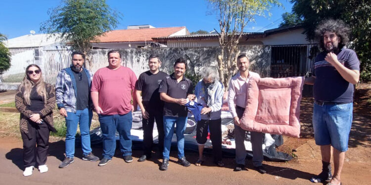 Polícia Penal doa camas e roupas pet feitas por detentos a abrigo de animais