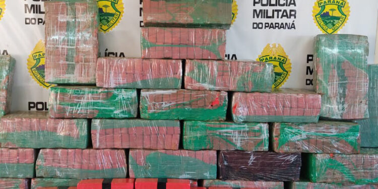 Polícia Militar prende indivíduo de 19 anos com 450 quilos de maconha