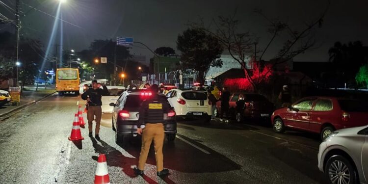 Polícia Militar aborda mais de 200 pessoas durante operação no Novo Mundo