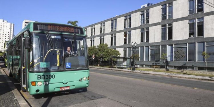 Para celebração de Corpus Christi, 38 linhas de ônibus terão desvios nesta quinta-feira