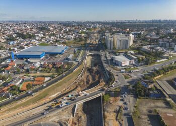 Atenção, motorista: nova etapa de obras exige estreitamento em pista da Linha Verde Norte