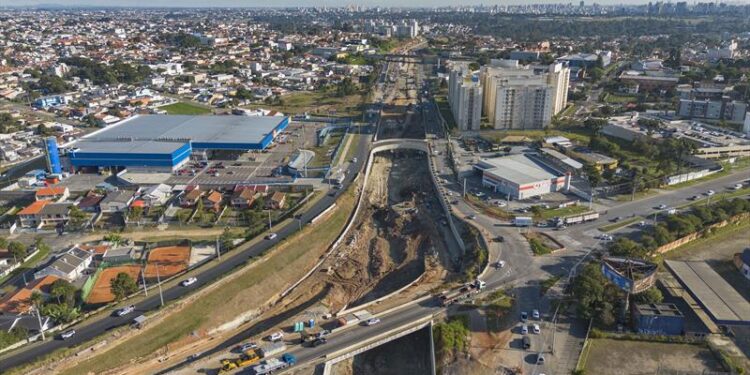 Atenção, motorista: nova etapa de obras exige estreitamento em pista da Linha Verde Norte