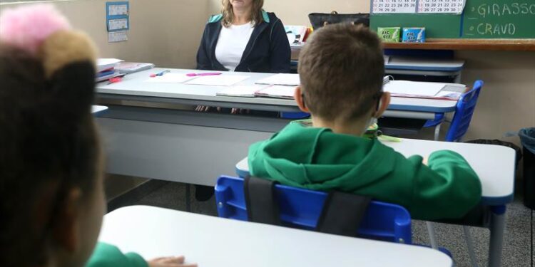 Para garantir mais agilidade e segurança, histórico escolar em Curitiba será solicitado online