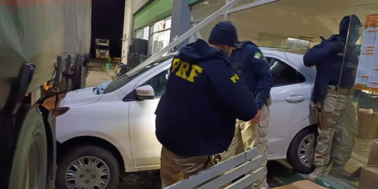 PRF prende homem após perseguição e invasão à loja na BR-376 no Paraná