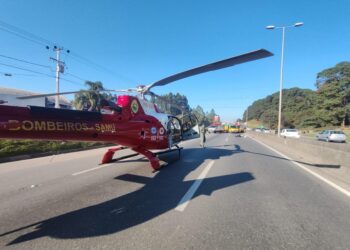 Pai e filho em moto ficam feridos em acidente na BR-116; helicóptero prestou apoio