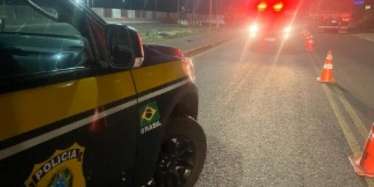 Grave acidente na BR-277 resulta em vítima fatal após colisão frontal entre caminhão e motocicleta