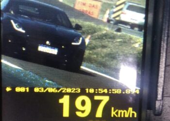PRF flagra carro a 197 km/h na BR-376 em São José dos Pinhais