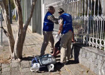 Mulher é brutalmente agredida a pauladas pelo ex-namorado em Curitiba
