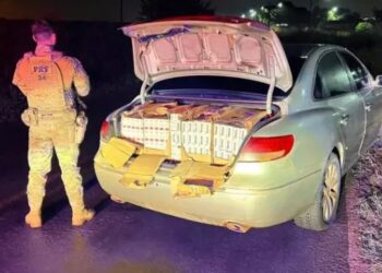 Polícia Rodoviária Federal apreende veículo carregado com 15 mil maços de cigarros contrabandeados