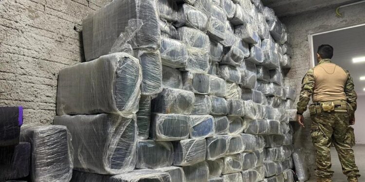 PRF apreende cerca de 3 toneladas de maconha no Oeste do Paraná