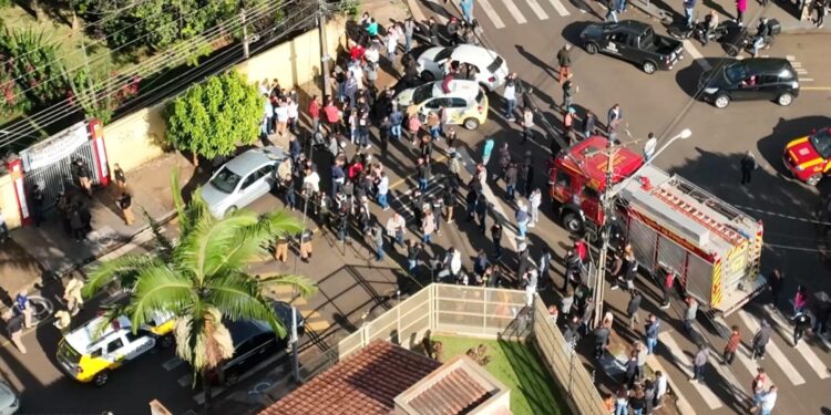 Ataque em escola deixa um morto e um ferido grave no Paraná, veja o vídeo