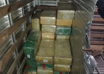 Polícia Rodoviária Federal apreende cerca de duas toneladas de maconha em caminhão na BR-277