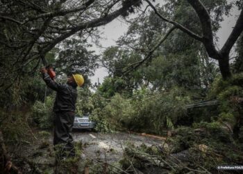 Sobe pra 11 o número de mortos no RS por passagem de ciclone