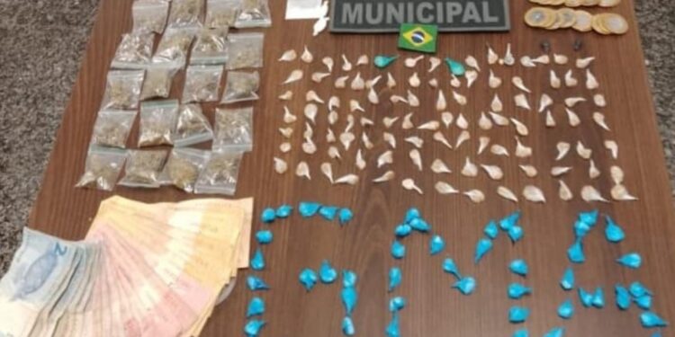 Guarda Municipal de Araucária prende suspeitos e resgata crianças em operação contra o tráfico de drogas