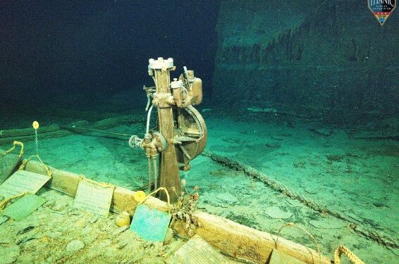 Submarino que levava turistas para ver os destroços do Titanic desaparece no Oceano Atlântico