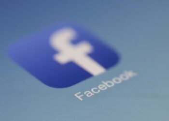 Mãe tenta vender bebê de seis meses por US$ 100 mil no Facebook e está sob investigação por tráfico de pessoas