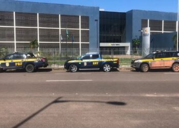 Caminhonete com adesivos semelhantes aos da PRF é apreendida; Veja o vídeo